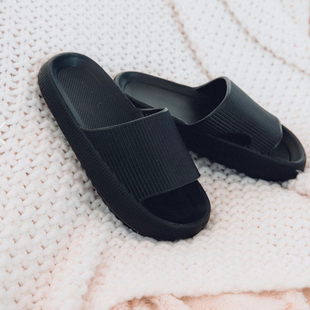 Pillow Slides- black- size 36/37